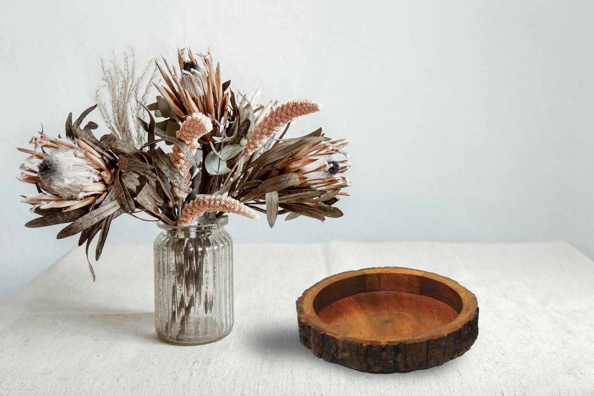 Round Wooden Bark Bowl – Handcrafted Natural Mango Wood Serving & Pet Bowl - Advance Pets Product